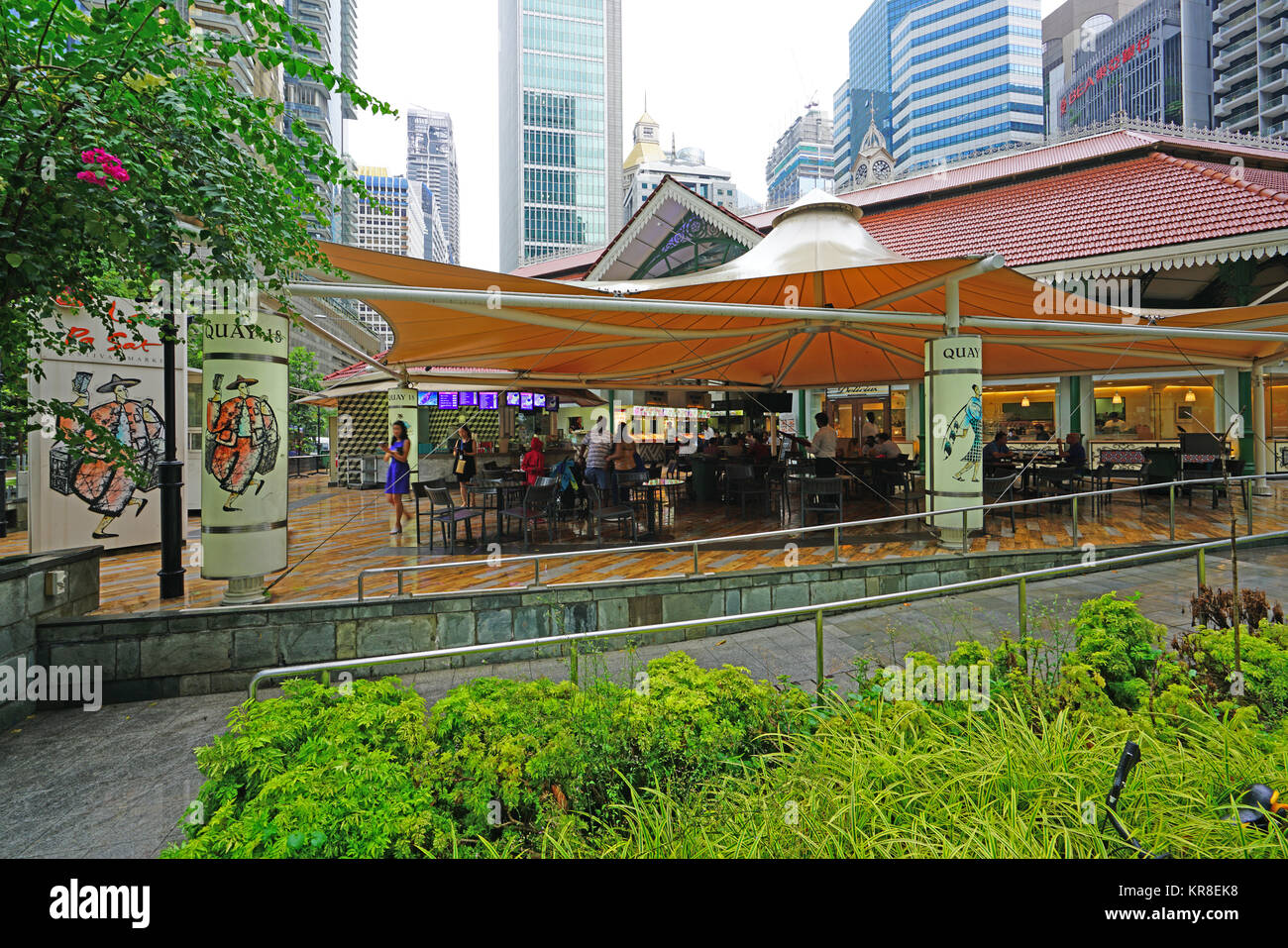 The Lau Pa Sat festival market (Telok Ayer), a historic Victorian cast-iron market building used as a popular food court hawker center in Singapore Stock Photo