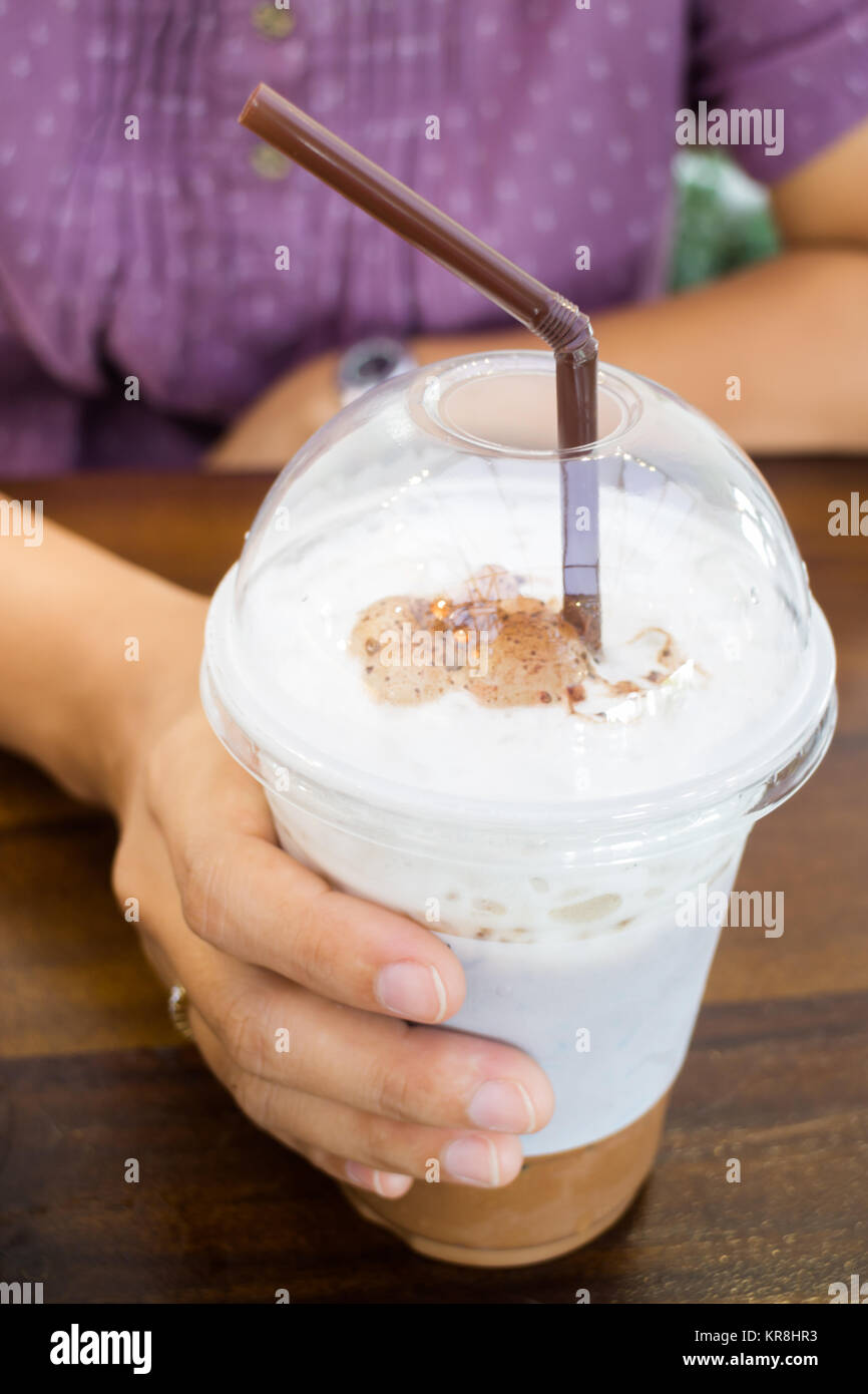 Woman hand holding iced coffee Stock Photo - Alamy