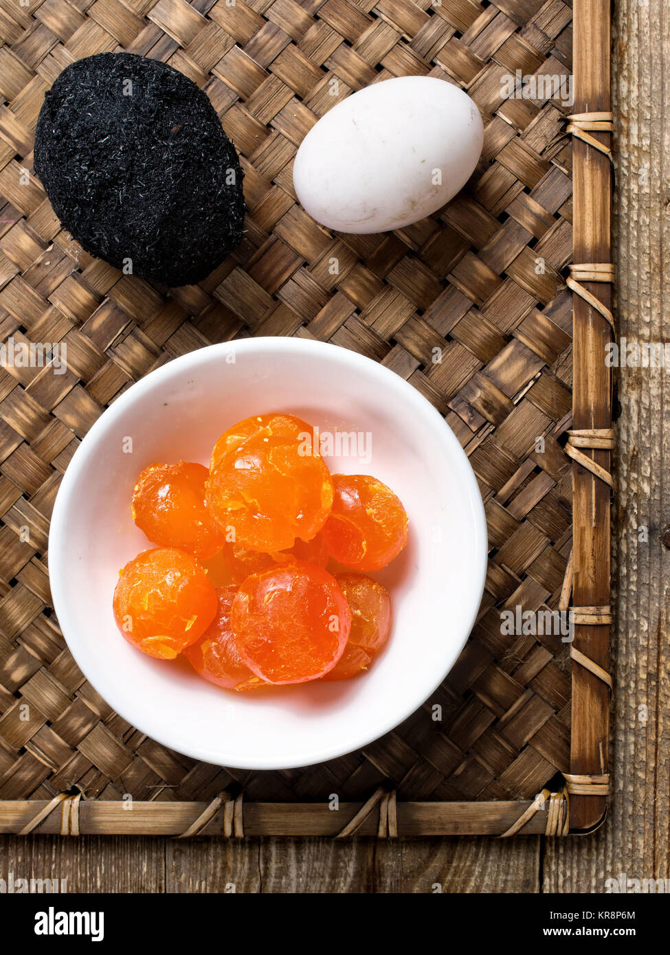 Salted egg. Соленый яичный желток. Малосольные яйца. Китайский желток. Тайские соленые яйца.