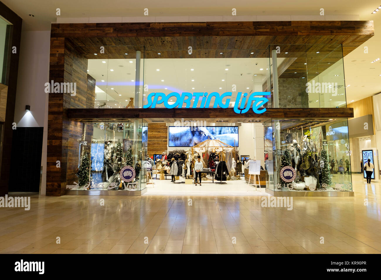 Sporting goods shop hi-res stock photography and images - Alamy