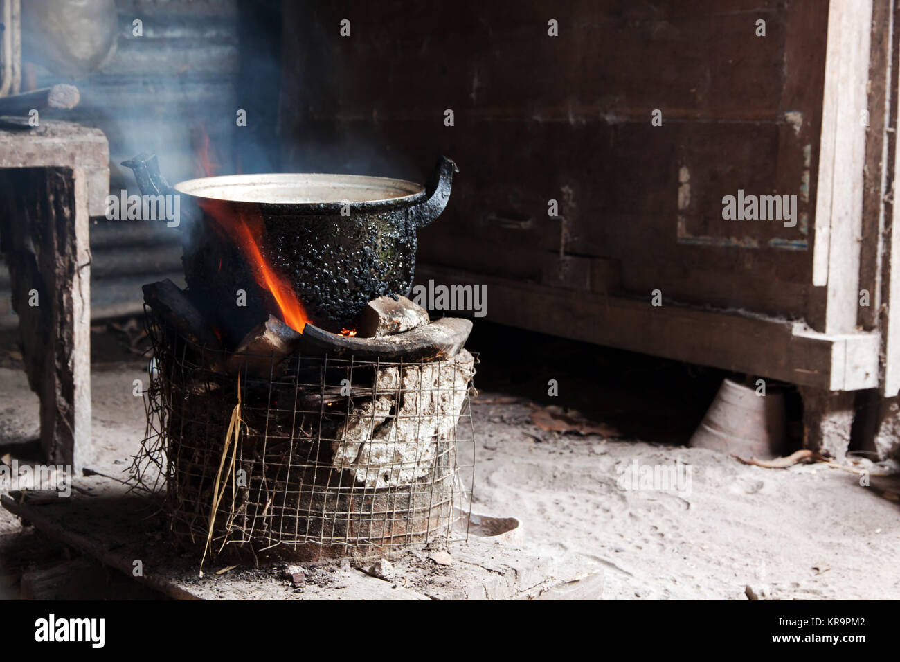 Clay charcoal stove hires stock photography and images Alamy