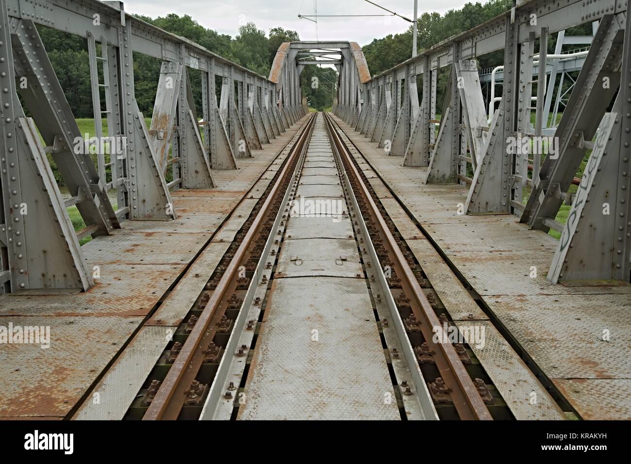 Metal grate bridge hi-res stock photography and images - Alamy