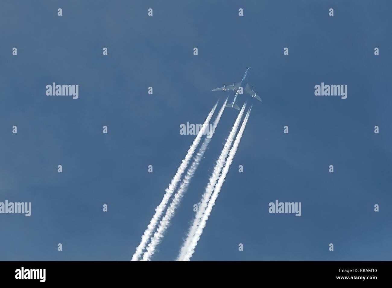 Plane at cruising altitude Stock Photo Alamy