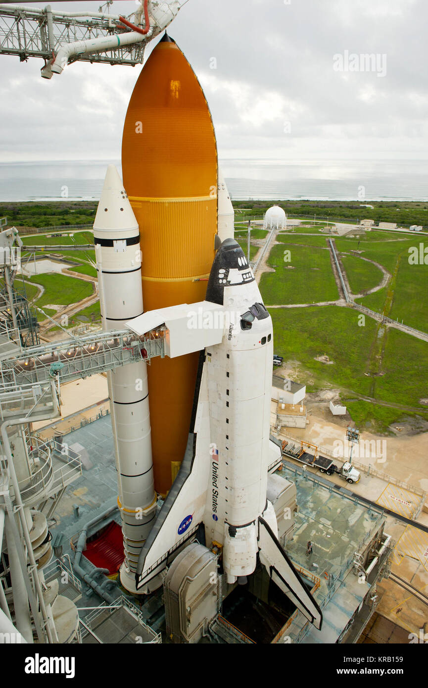 The space shuttle Atlantis is revealed as the rotating service structure (RSS) is rolled back at launch pad 39a on Thursday, July 7, 2011 at the NASA Kennedy Space Center in Cape Canaveral, Fla.  Atlantis is set to liftoff Friday, July 8, on the final flight of the shuttle program, STS-135, a 12-day mission to the International Space Station.  Photo Credit: (NASA/Bill Ingalls) STS-135 profile and docking device Stock Photo