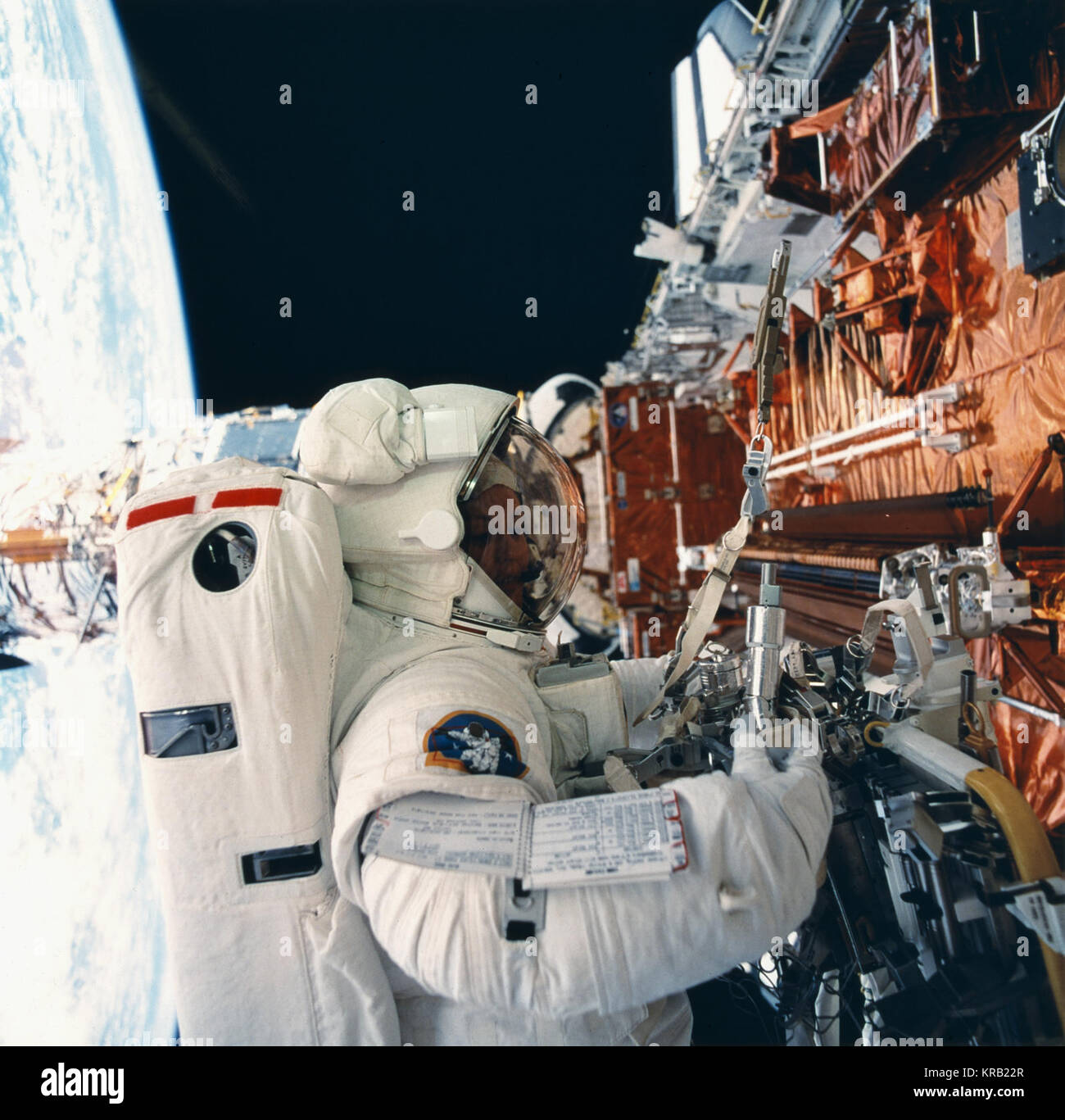 STS-61 EVA VIEW-ASTRONAUT THORNTON, KATHY WORKS WITH EQUIPMENT ASSOCIATED  WITH SERVICING CHORES ON THE HUBBLE SPACE TELESCOPE. Kathryn Thornton  replacing the solar arrays of the Hubble space telescope during the STS-61  mission
