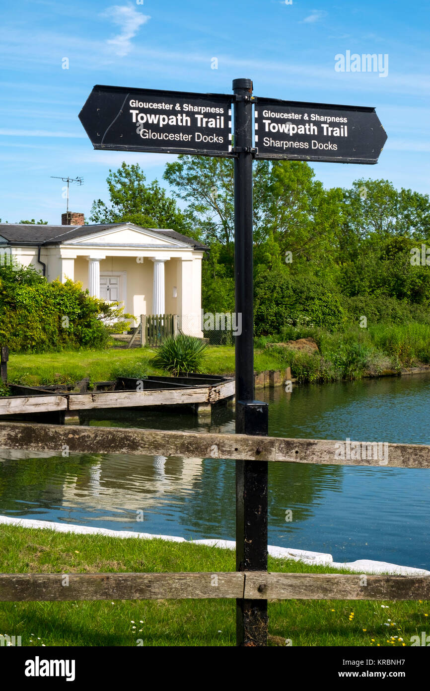 Sign posts for the Towpath Trail at Splatt Bridge and bridge keepers