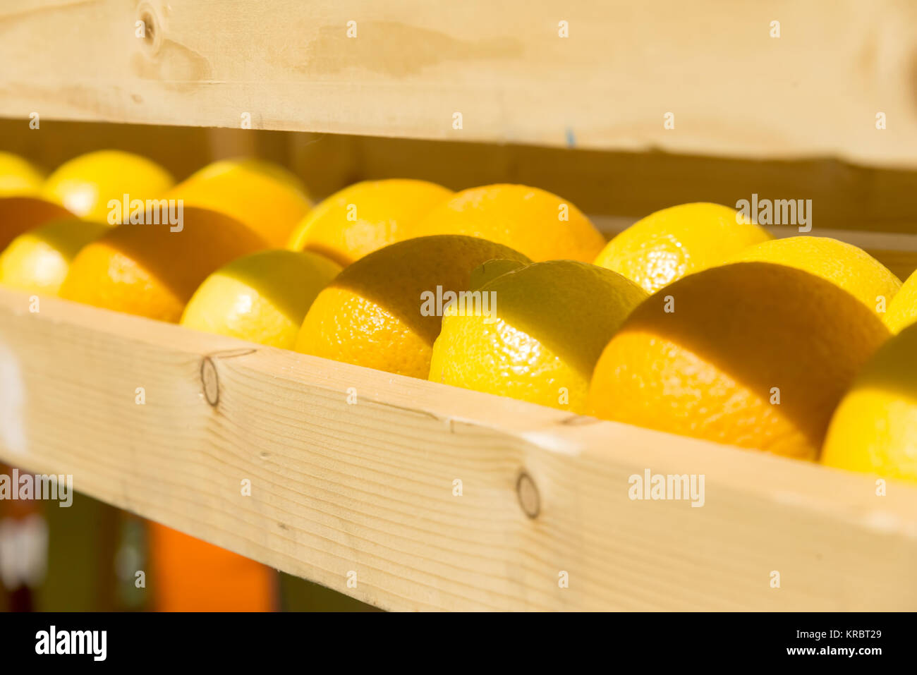fresh oranges in a wooden box Stock Photo - Alamy