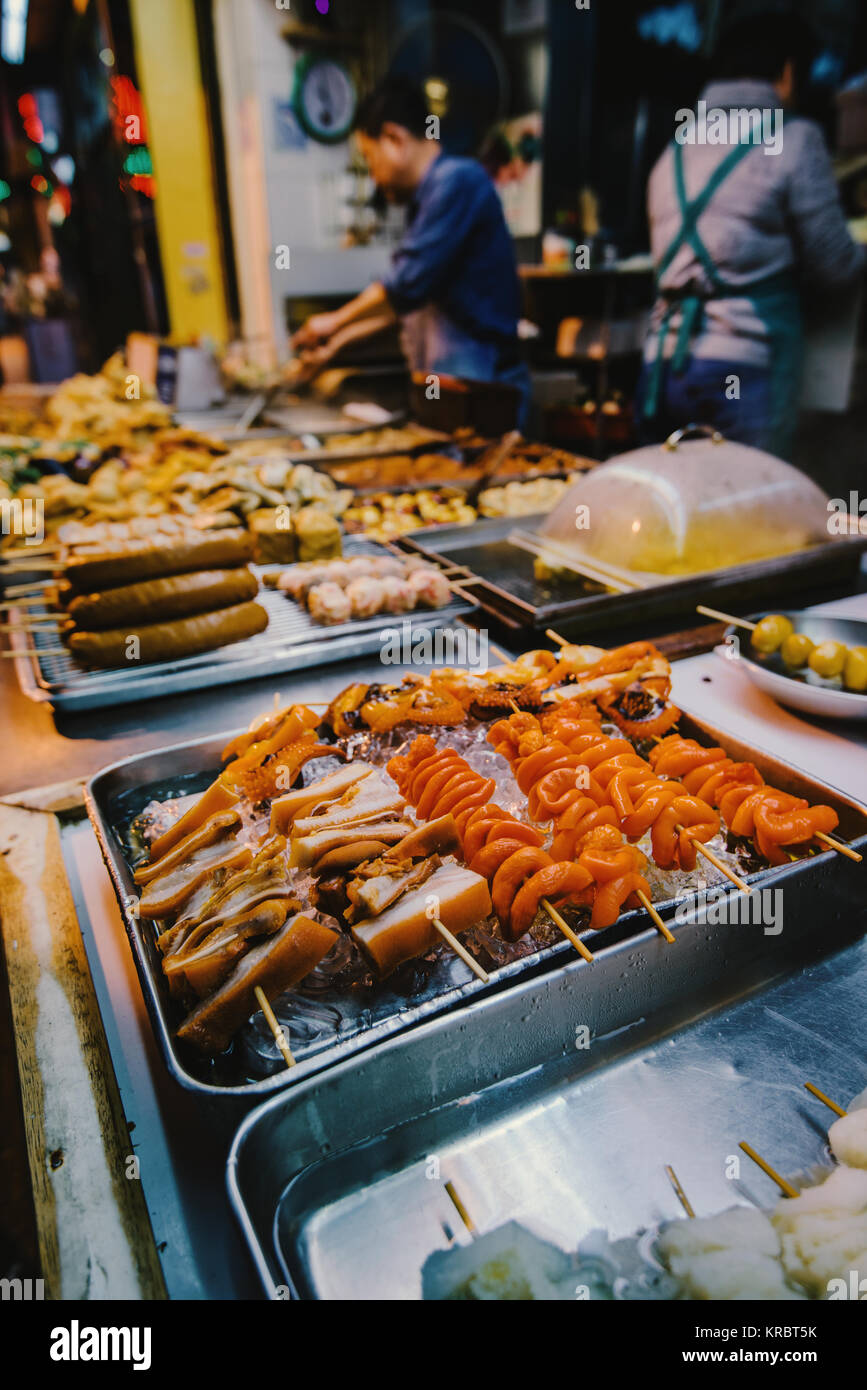 Hong Kong, China - Street food in Hong Kong city center Stock Photo - Alamy