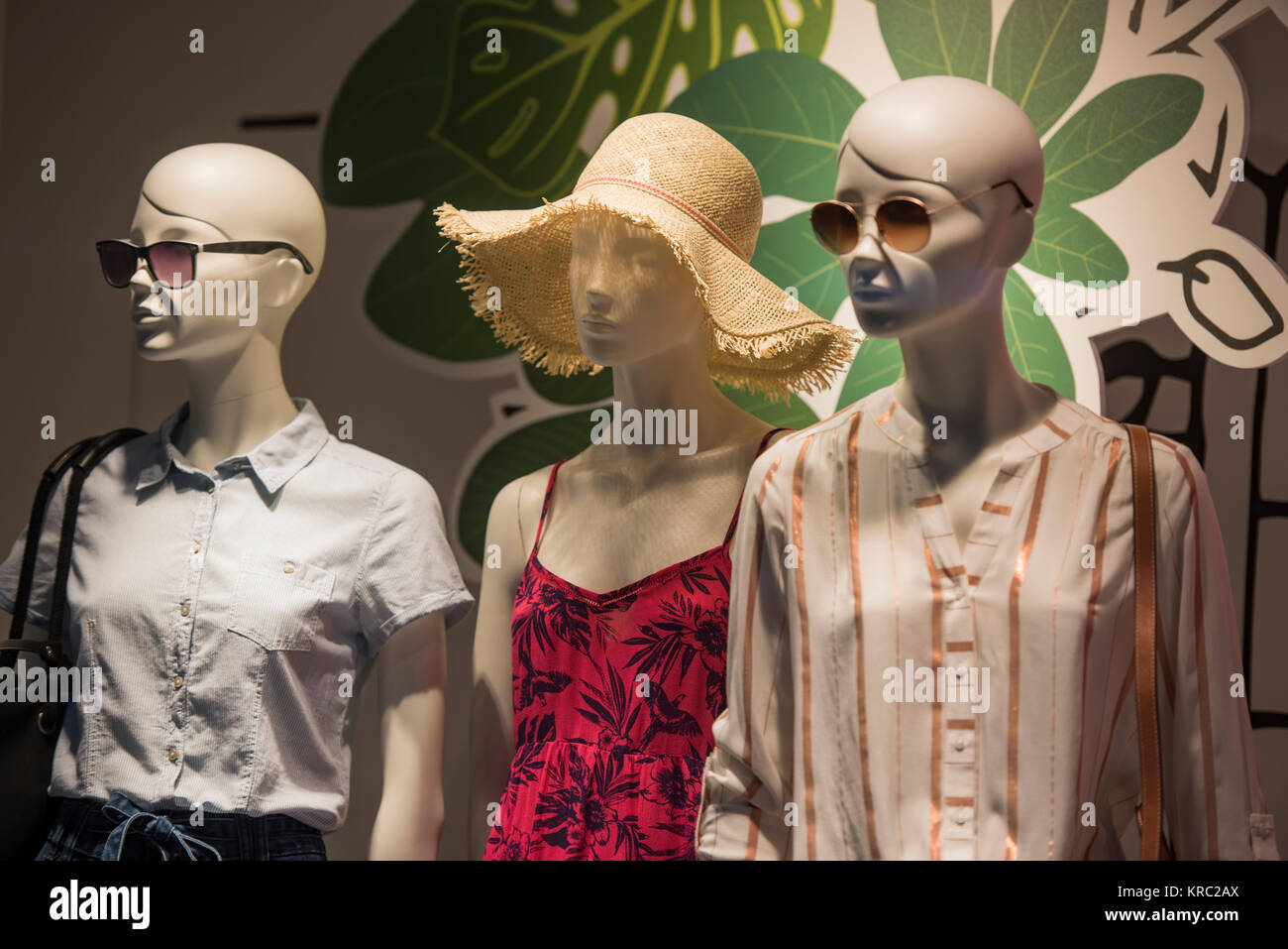 Mannequins in a showcase clothing store in Paris Stock Photo - Alamy