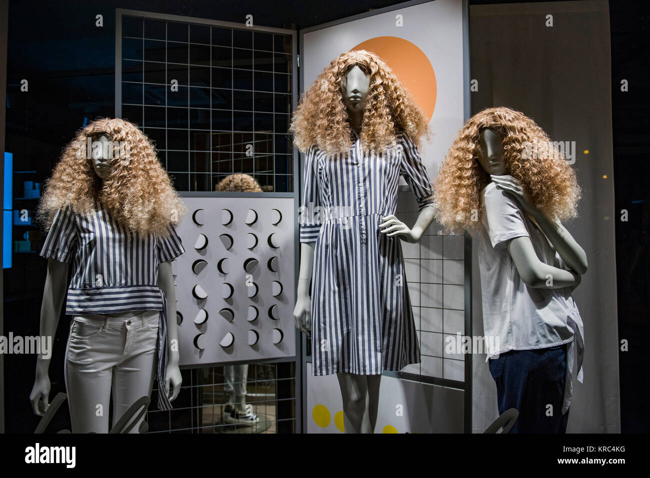 mannequins in a fashion store in Paris Stock Photo Alamy