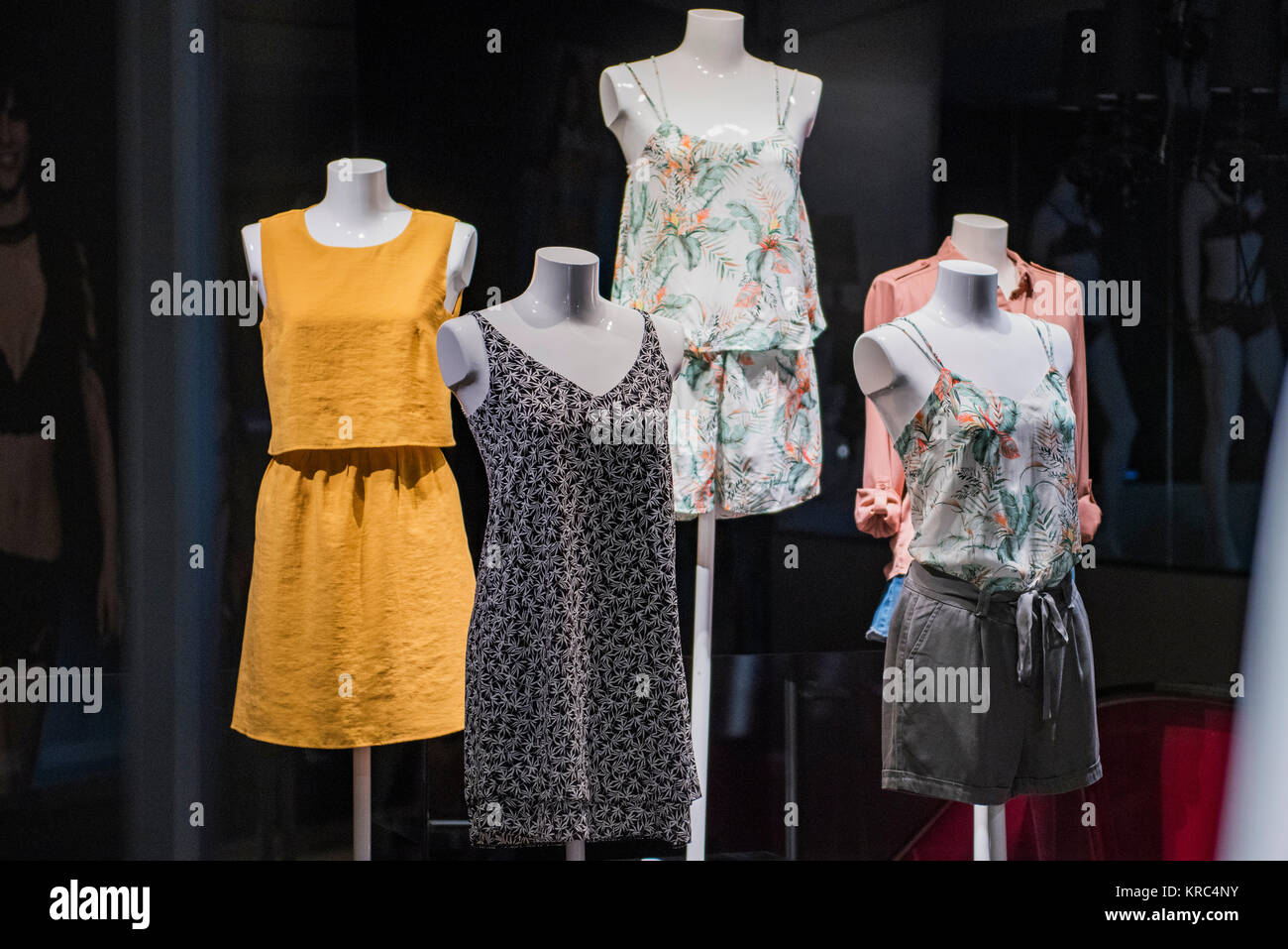 mannequins in a fashion store in Paris Stock Photo Alamy