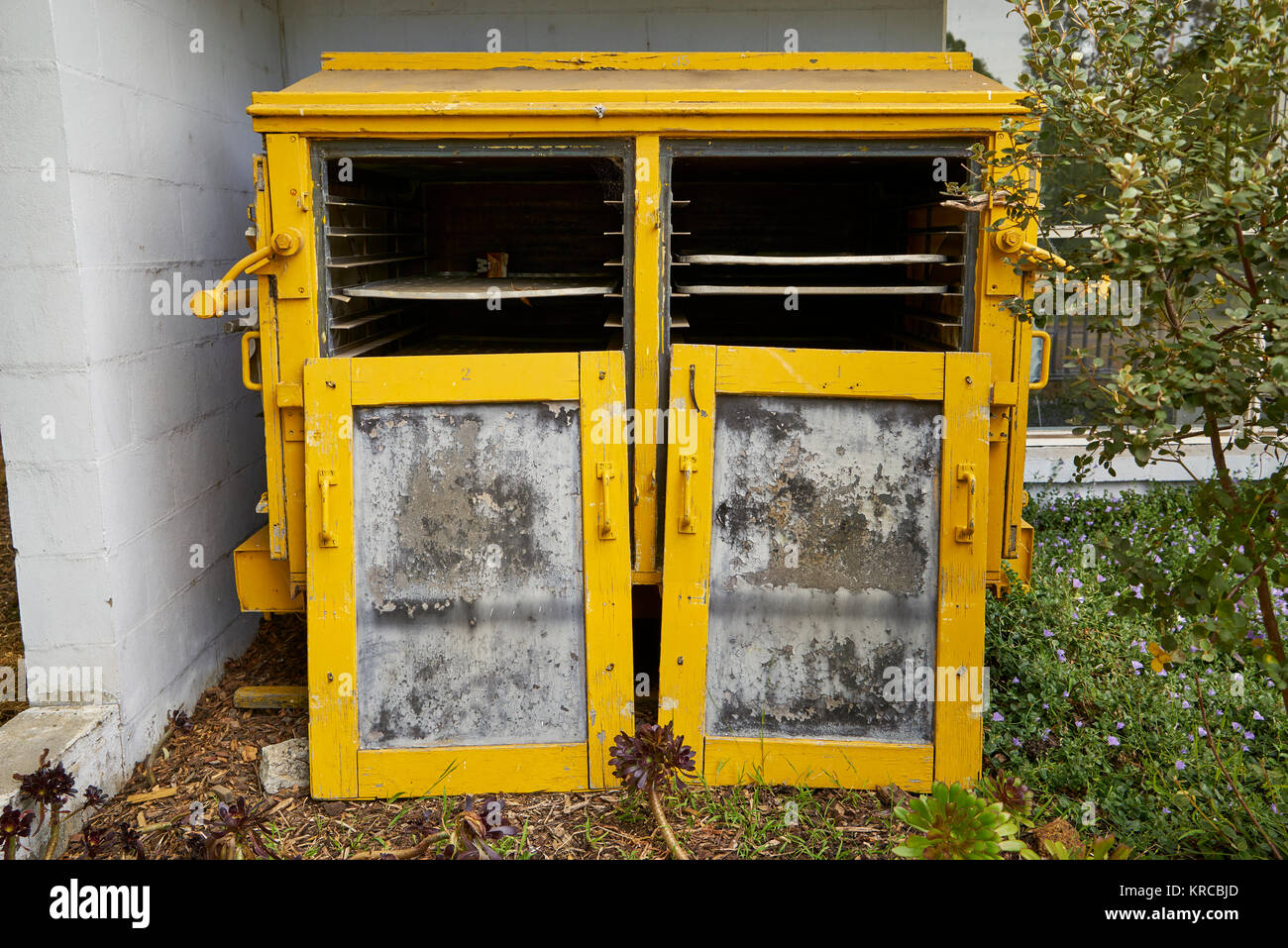 Broken bluestone hires stock photography and images Alamy