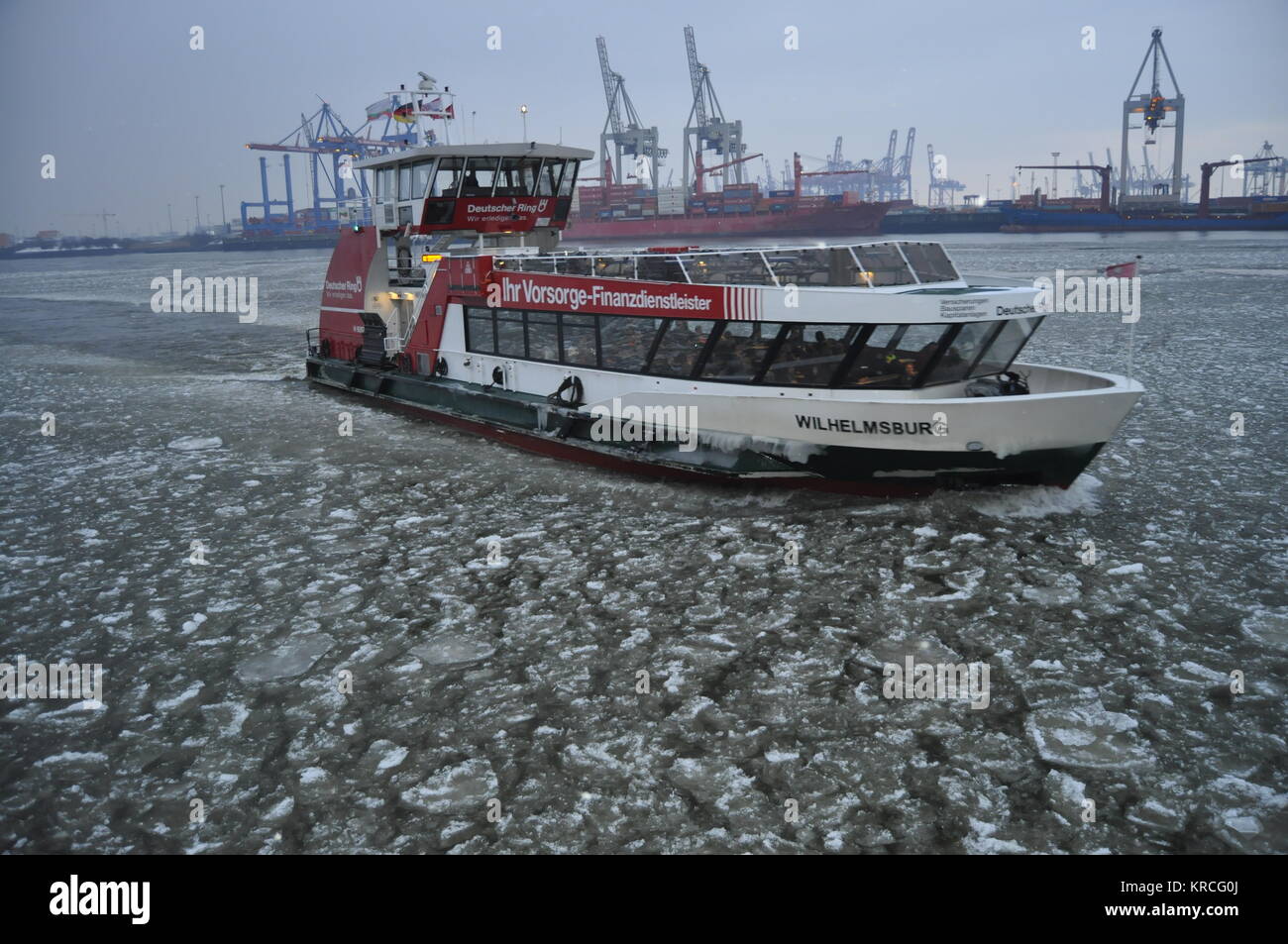 Eisschollen auf der Elbe, Hamburg, Deutschland Stock Photo