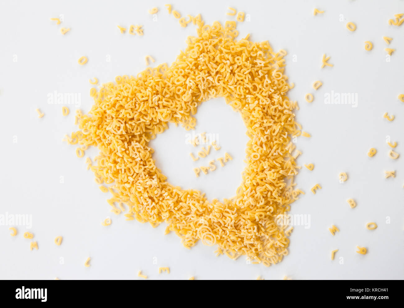 We love Pasta in Herzform mit Nudeln geschrieben Stock Photo