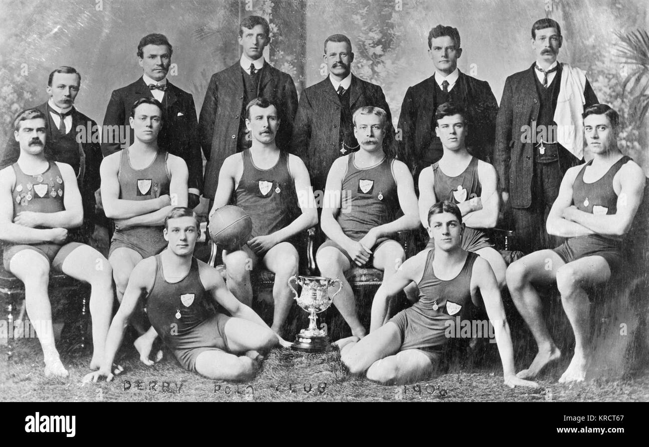 DERBY WATER POLO CLUB Eight men in swimming costumes, six in formal suits and a cup in the centre of the photograph. Date: 1906 Stock Photo