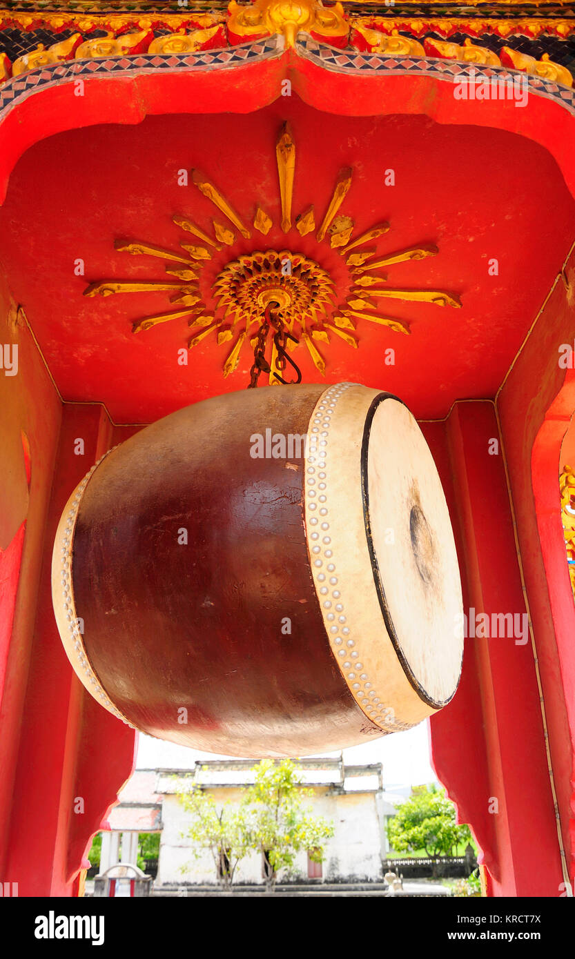 Red temple drum hi-res stock photography and images - Alamy