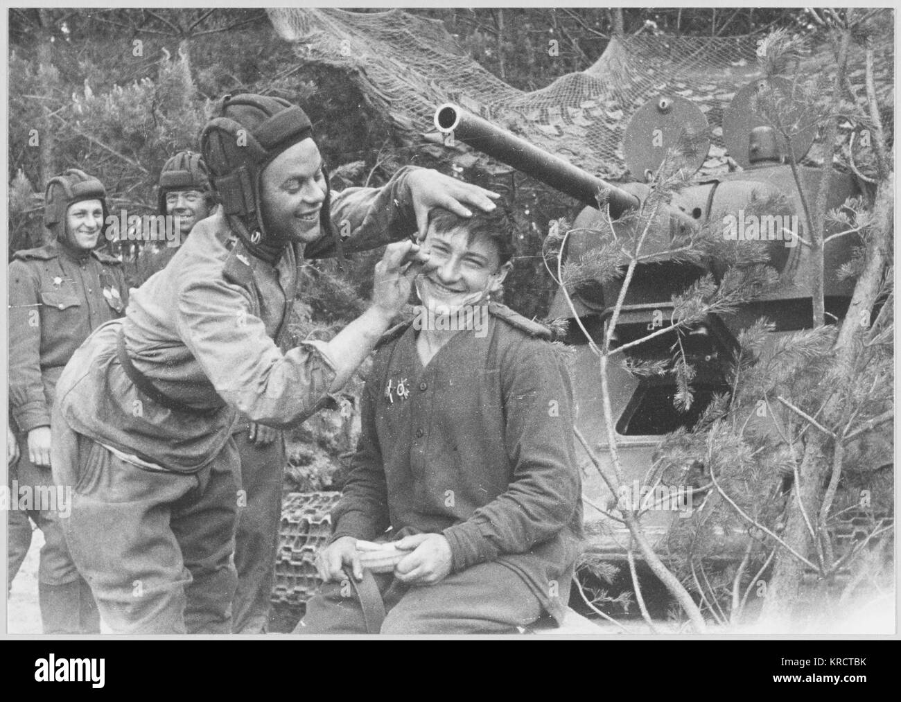 Tank crew hi-res stock photography and images - Alamy Tank crew hi-res stock photography and images - Alamy