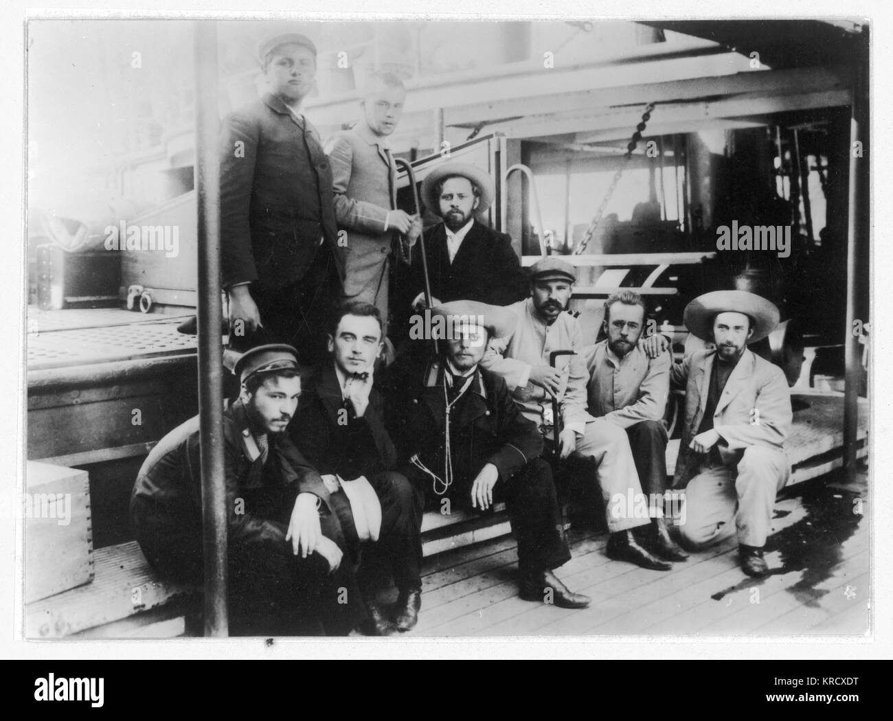 Ескі әйелдердің порно секс Әже немересін порно көруге шақырды.