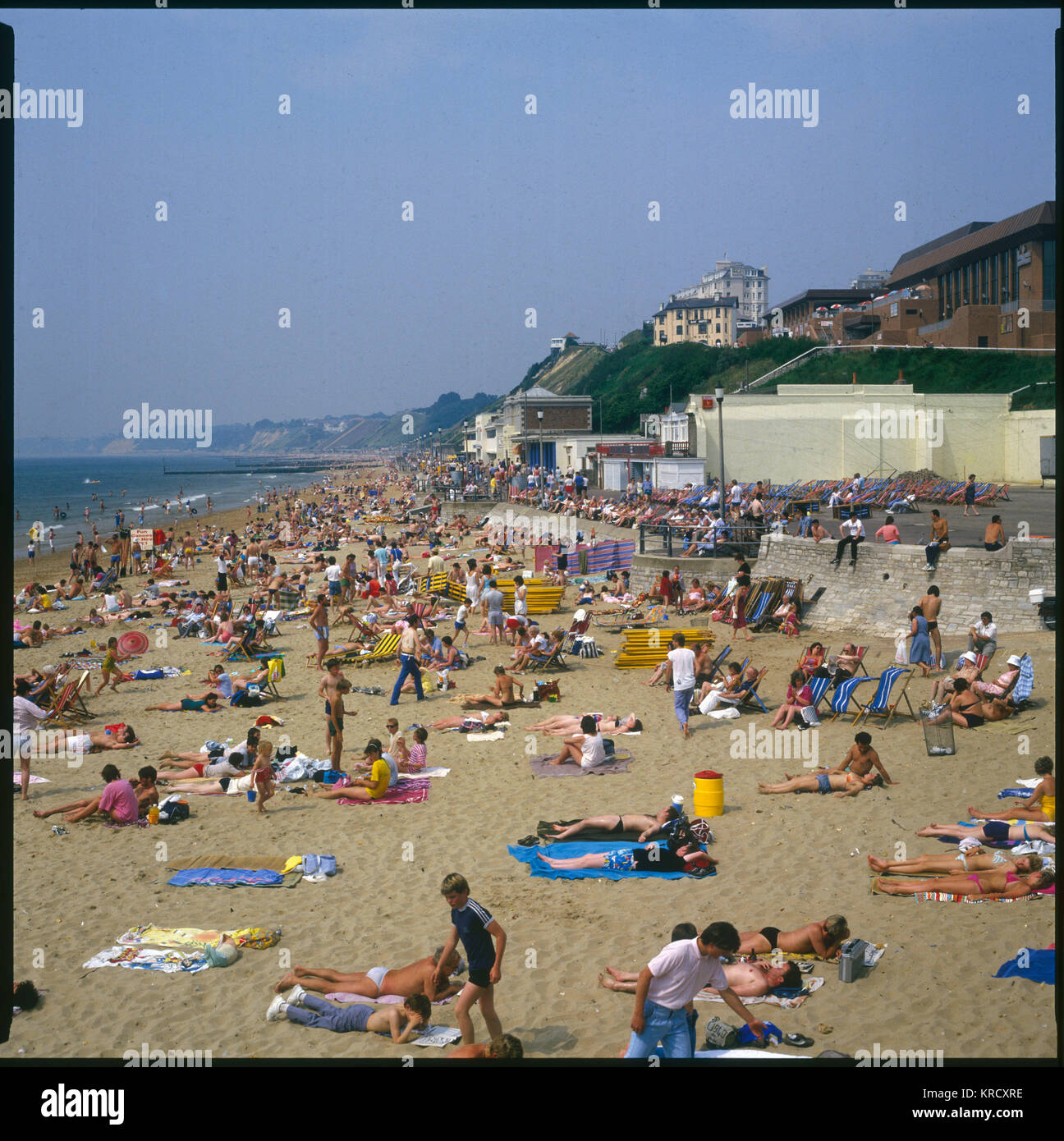 Bournemouth beach, Dorset,  England, view from Bournemouth  Pier.        Date: 1986 Stock Photo
