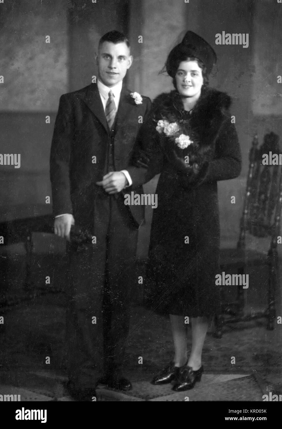 1930s couple hat hi-res stock photography and images - Alamy