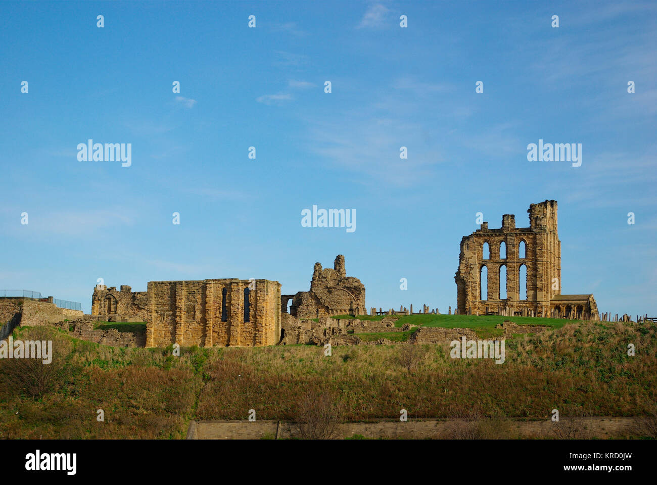 Tynemouth Abbey Stock Photos & Tynemouth Abbey Stock Images Alamy