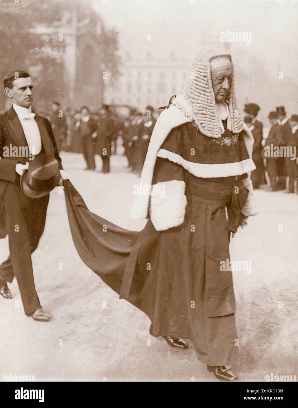 The Lord Chief Justice approaches Westminster Abbey as part of the judges' procession from the Royal Courts of Justice, for the annual religious service to mark the beginning of the legal year.  The custom dates back to the Middle Ages.       Date: 12 October 1911 Stock Photo