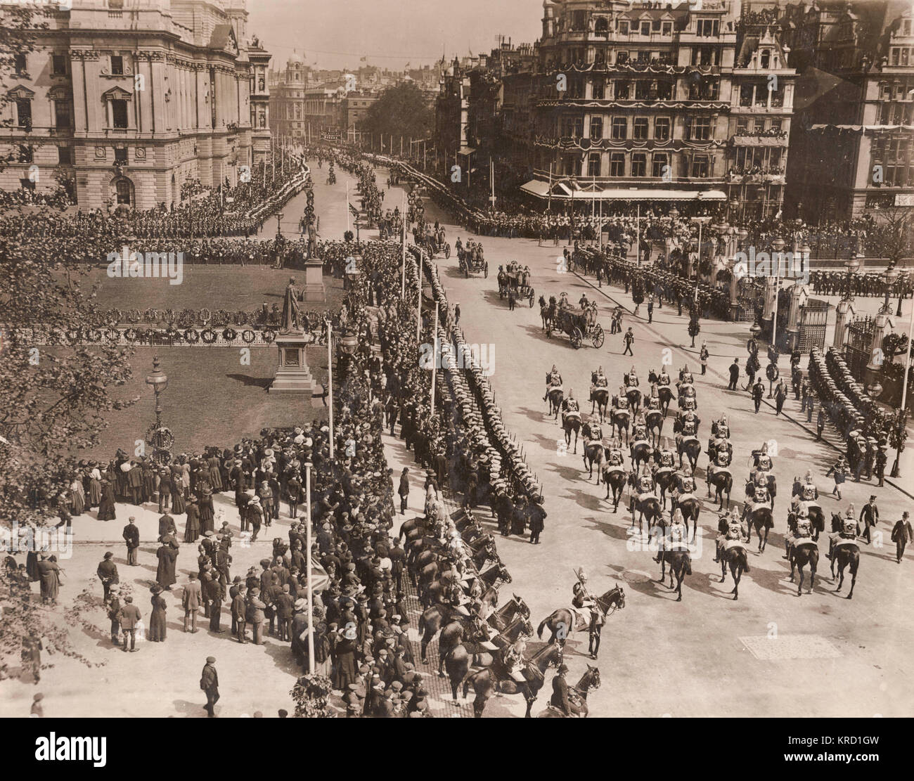 Royal procession london aerial hires stock photography and images Alamy