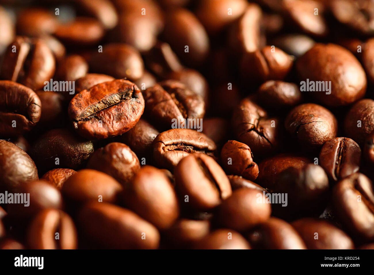 Close-up of brown roasted coffee beans Stock Photo - Alamy