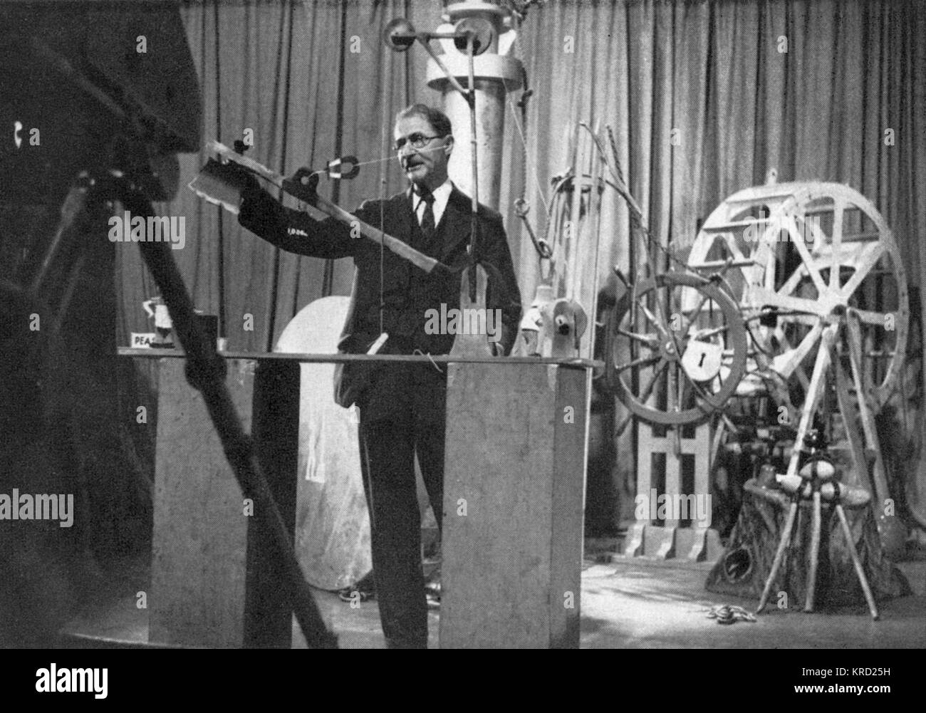 Heath Robinson and his pea-splitting machine Stock Photo