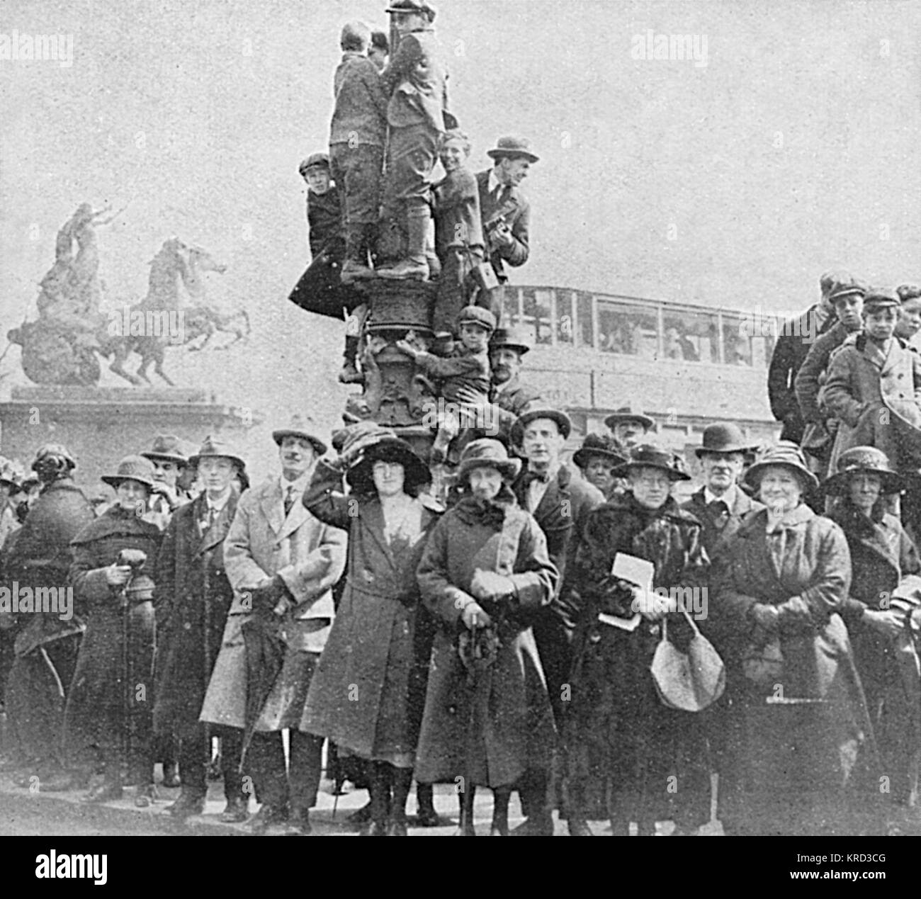 Viewing the royal wedding, 1923 Stock Photo