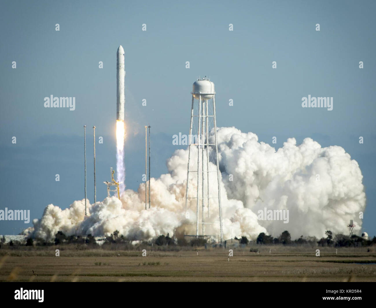 Antares Rocket Launches Stock Photo - Alamy