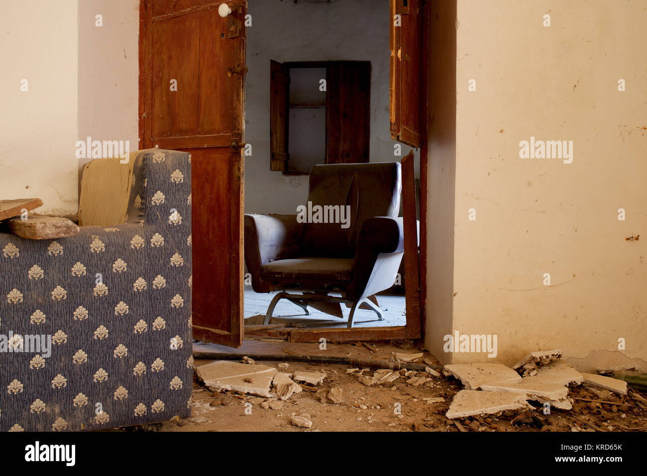 Furniture left in an abandoned house Stock Photo Alamy