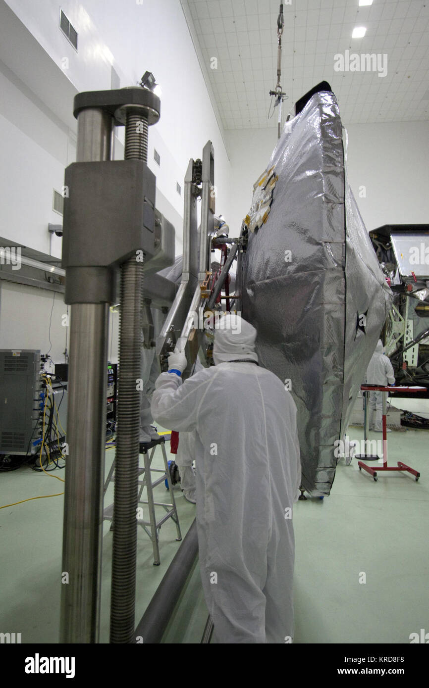 High gain antenna hires stock photography and images Alamy