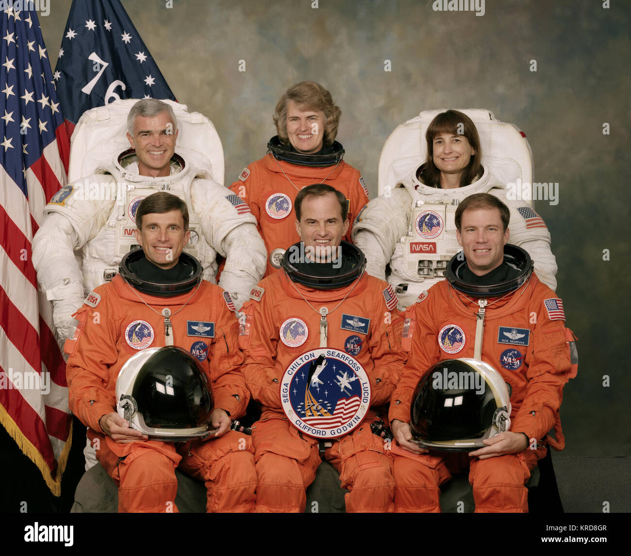 STS-76 CREW PORTRAIT: FRONT ROW L TO R: SEGA, RONALD; CHILTON, KEVIN; SEARFOSS, RICHARD; CLIFFORD, MICHAEL; LUCID, SHANNON; GODWIN, LINDA. STS-76 crew Stock Photo