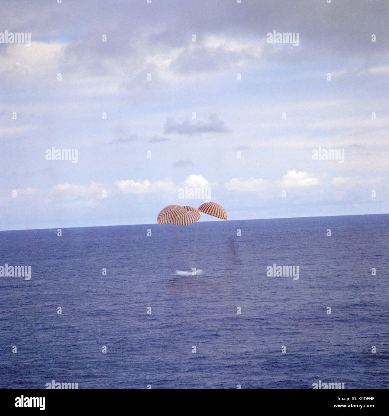 Rocket splashdown hires stock photography and images Alamy