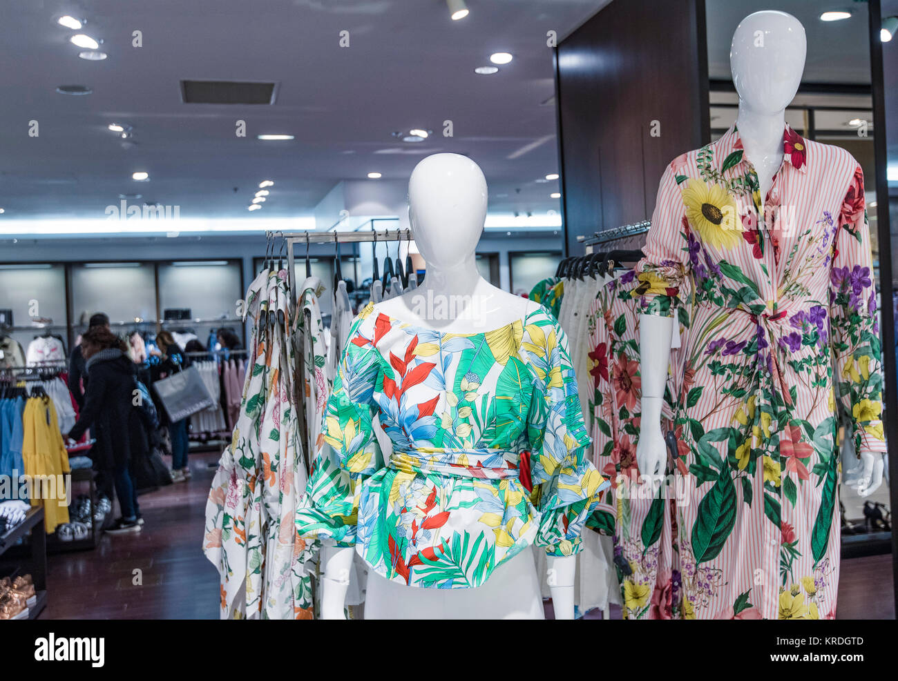 Women clothing store in Paris Stock Photo Alamy