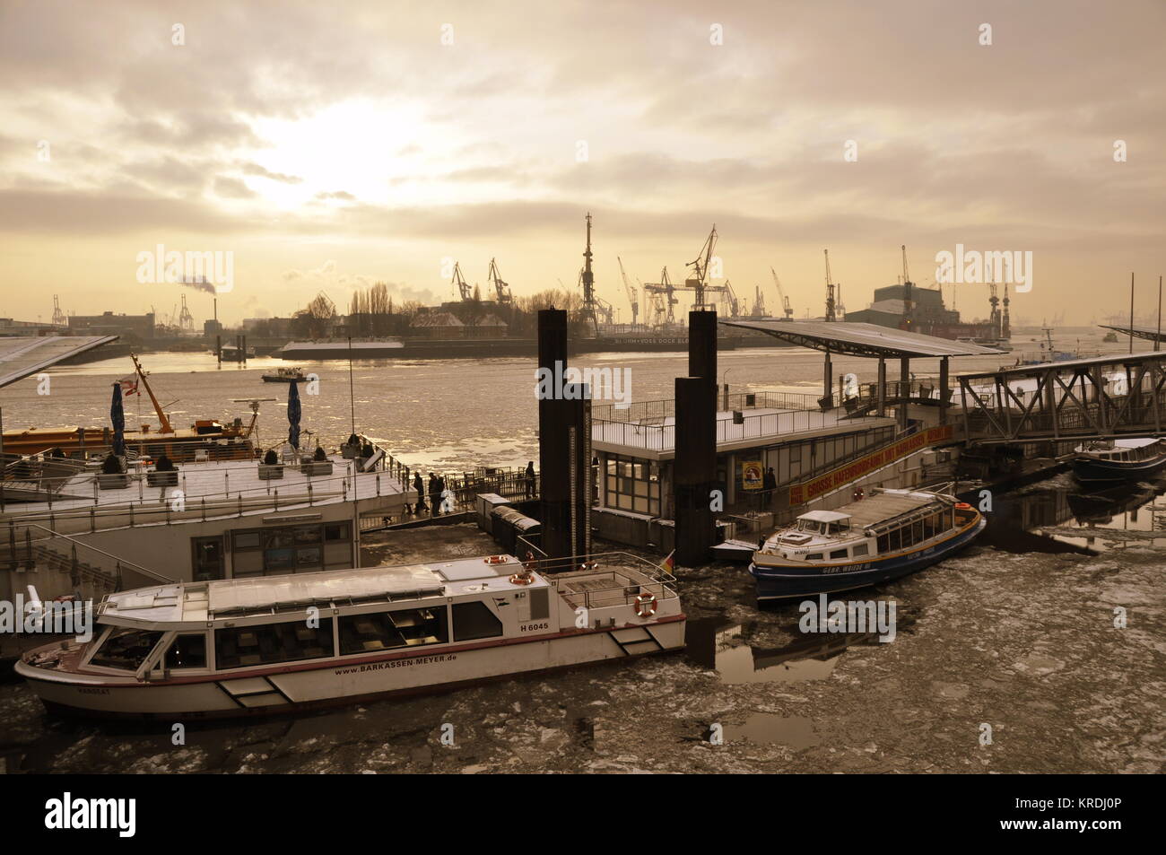 Hamburg-Landungsbrücken im Winter, Deutschland Stock Photo