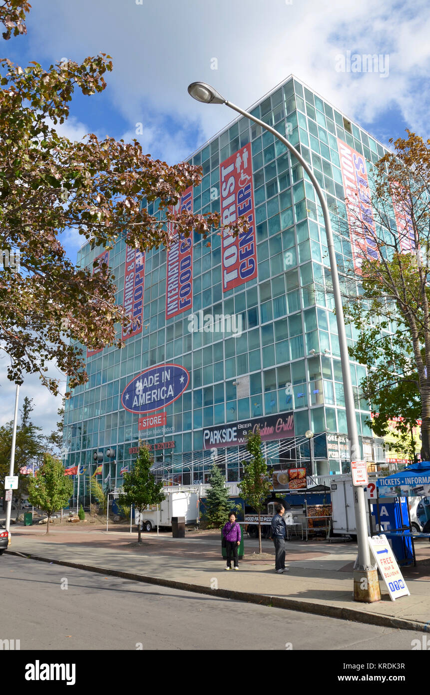 The Gateway Mall/Made in America store and tourist center at Niagara