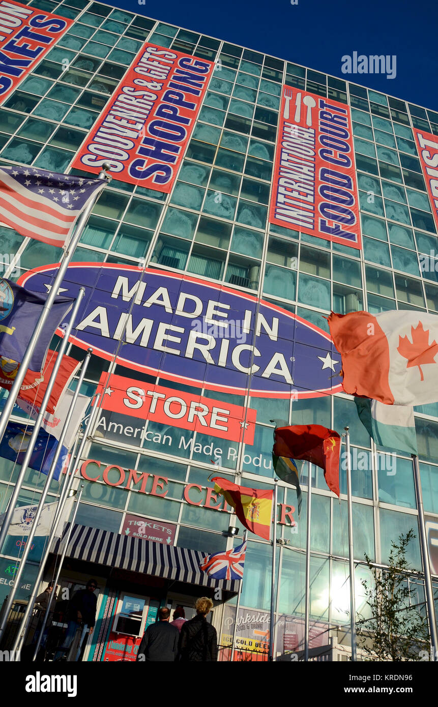 Victor Meget Mening The Gateway Mall/Made in America store and tourist center at Niagara Falls,  Buffalo, New York State, USA Stock Photo - Alamy