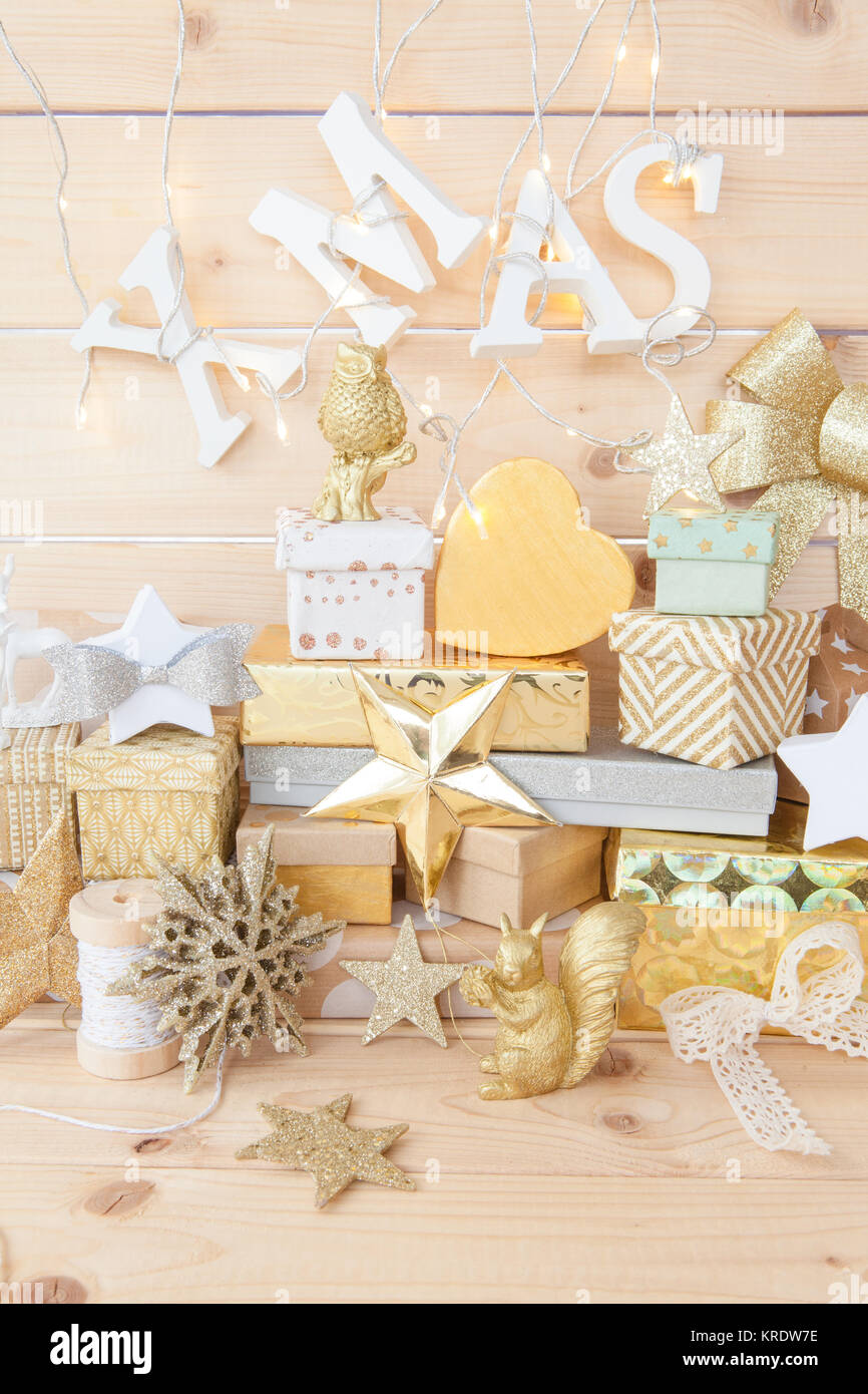 Geschenke zu weihnachten hires stock photography and images Alamy