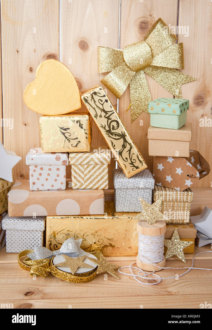 Geschenke zu weihnachten hires stock photography and images Alamy