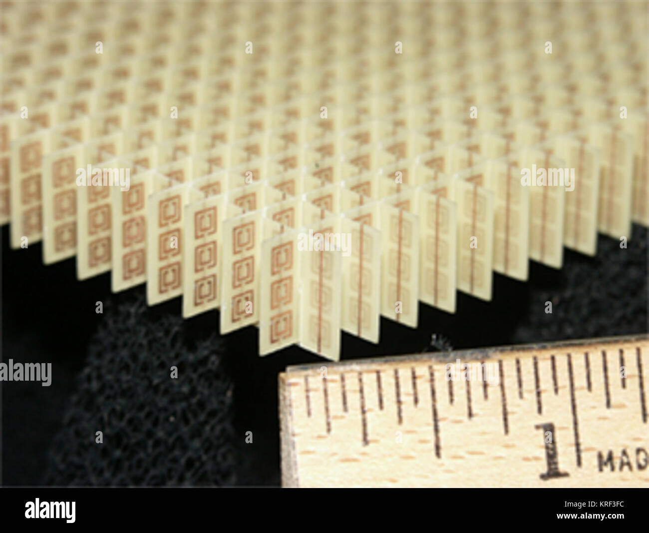 Splitring resonator array 10K sq nm Stock Photo Alamy