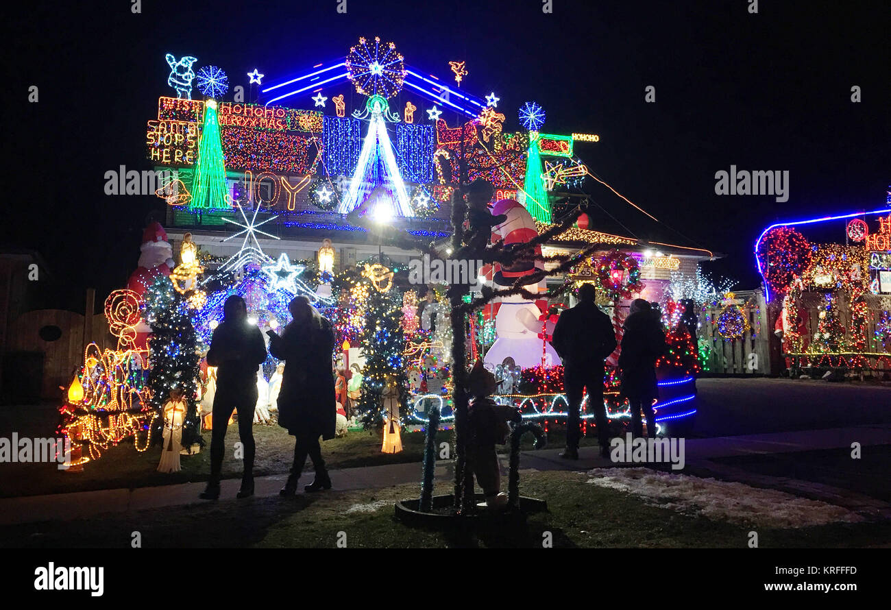 Toronto, Canada. 19th Dec, 2017. People admire colorful Christmas