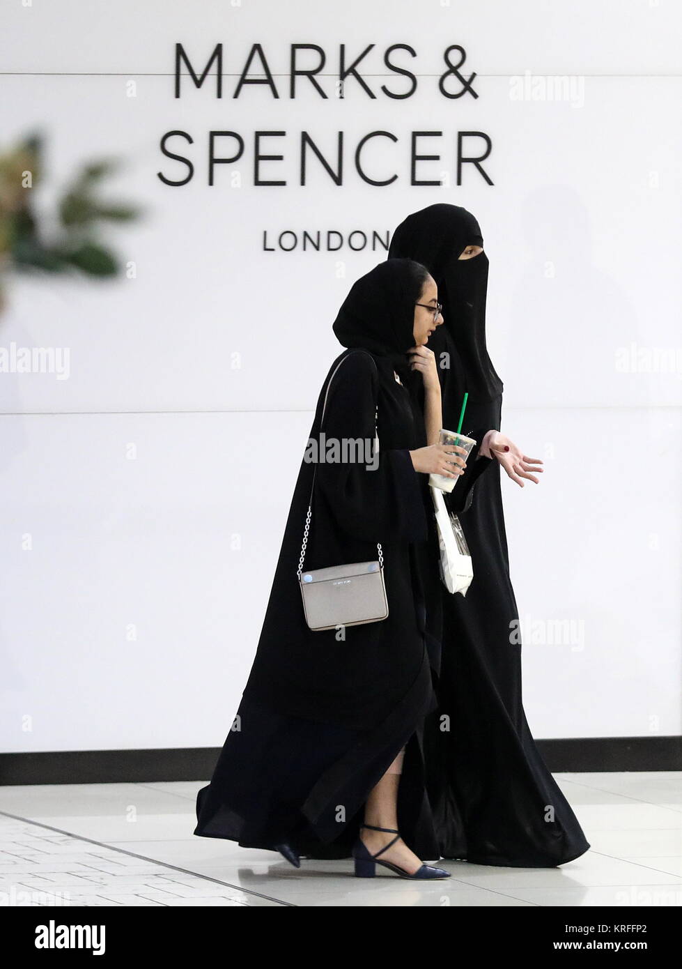 Muslim woman craps in mall