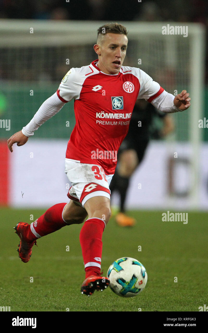 Mainz, Germany. 15th Sep, 2016. Mainz' Pablo De Blasis in action during