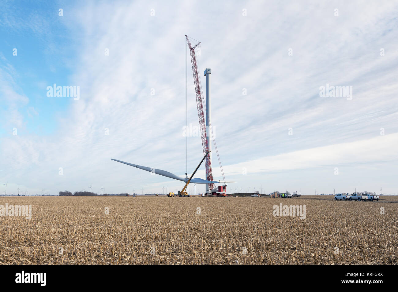 Woodhull, Illinois, USA. 19th Dec, 2017. Construction workers in