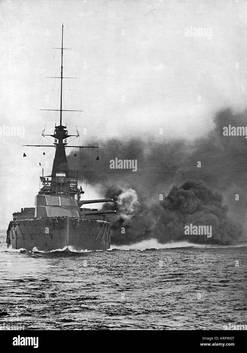 The Orion-class British battleship, H.M.S. 'Monarch', firing her broadside of 13.5 inch guns.  She served in the 2nd Battle Squadron of the Grand Fleet in World War I, and fought at the Battle of Jutland, 31 May 1916, suffering no damage.       Date: 1914 Stock Photo