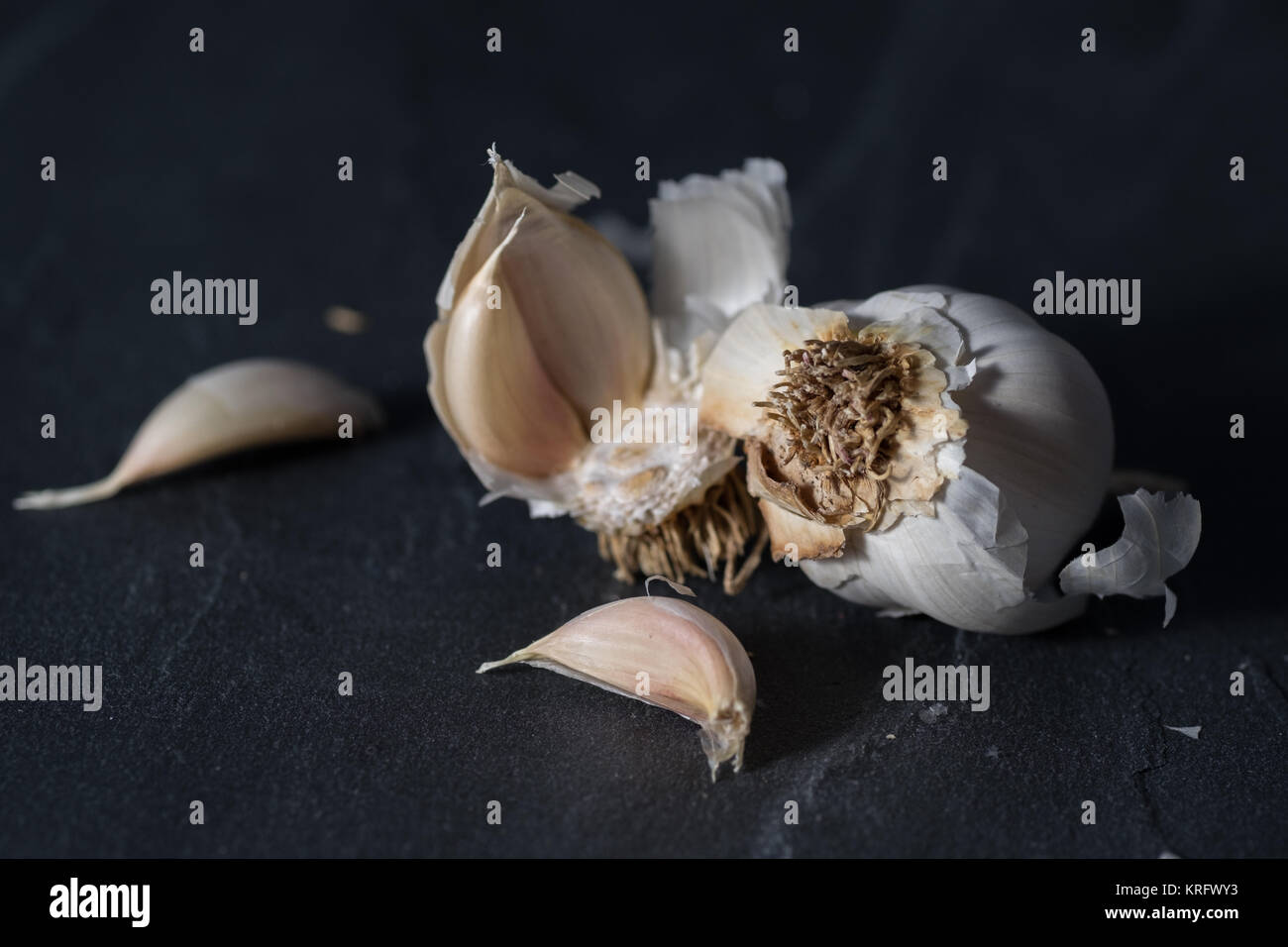 Broken white garlic hi-res stock photography and images - Alamy
