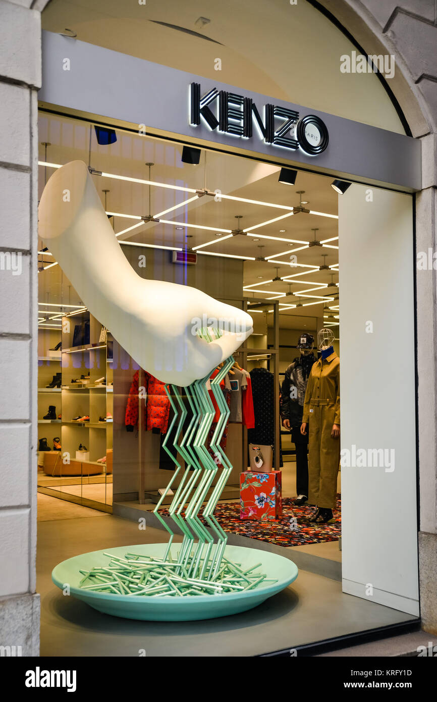 Milan, Italy - September 24, 2017: Kenzo store in Milan. Fashion week Kenzo  shopping Stock Photo - Alamy