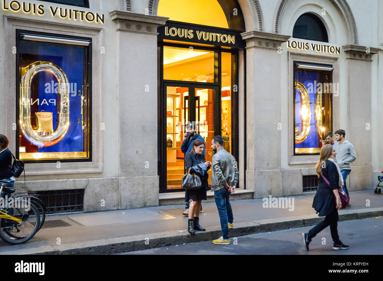 Milan, Italy - September 24, 2017: Louis Vuitton bag in a Louis Vuitton  store in Milan. Fashion week Stock Photo - Alamy